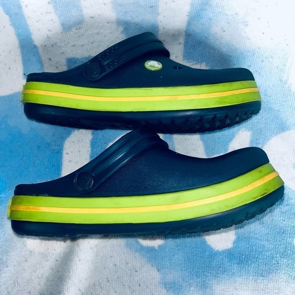 NWOT (Store Display) Junior Size 3 Crocs Classic Sandals - Picture 3 of 5